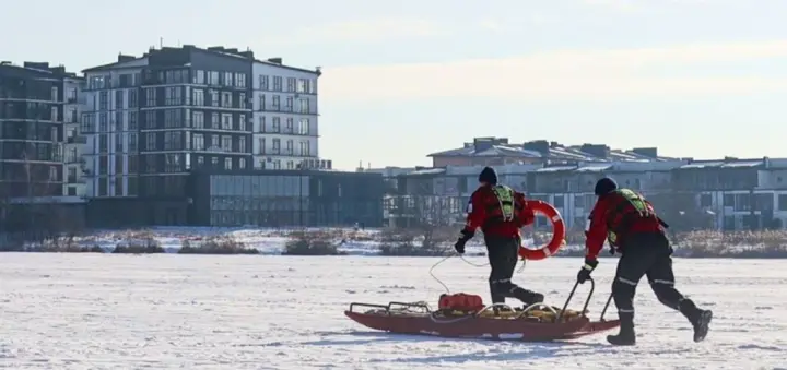 За сутки на ледяных водоемах погибли четыре человека, среди них - ребенок