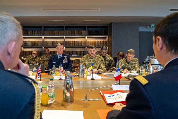 Перед саммитом в Париже начальники штабов "коалиции желающих" с участием США обсудили способы реализации гарантий безопасности для Украины