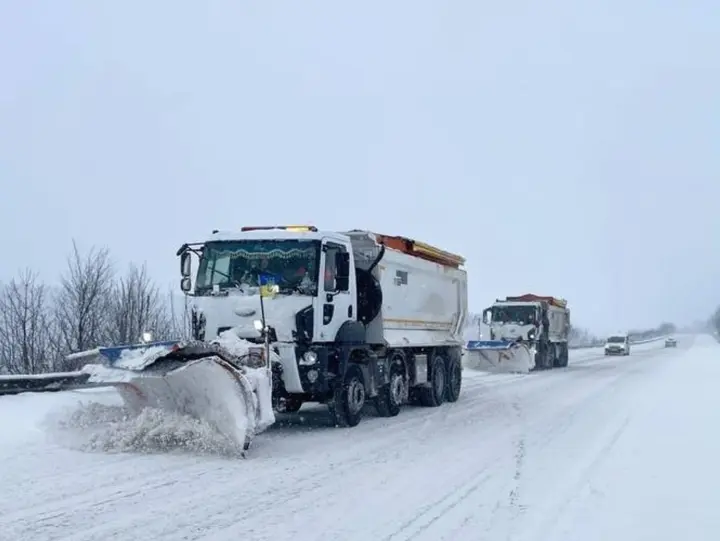 Обмеження на рух вантажівок в Україні знову розширили: деталі