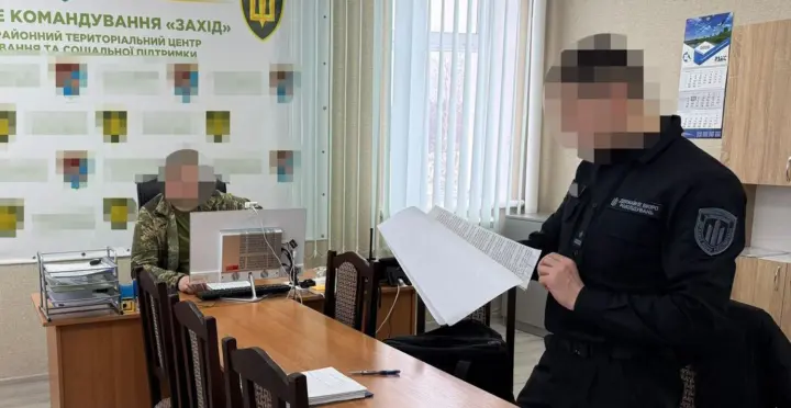 Even took bribes in cars: SBI notified a Rivne TCC official of suspicion