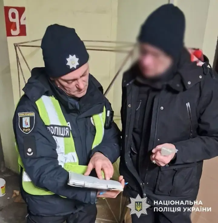 Не пустив людей до укриття під час масованого обстрілу: поліція притягнула до відповідальності охоронця паркінгу у Києві 