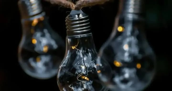 Днепр восстанавливает электроснабжение после российских обстрелов: сколько еще людей в городе без света