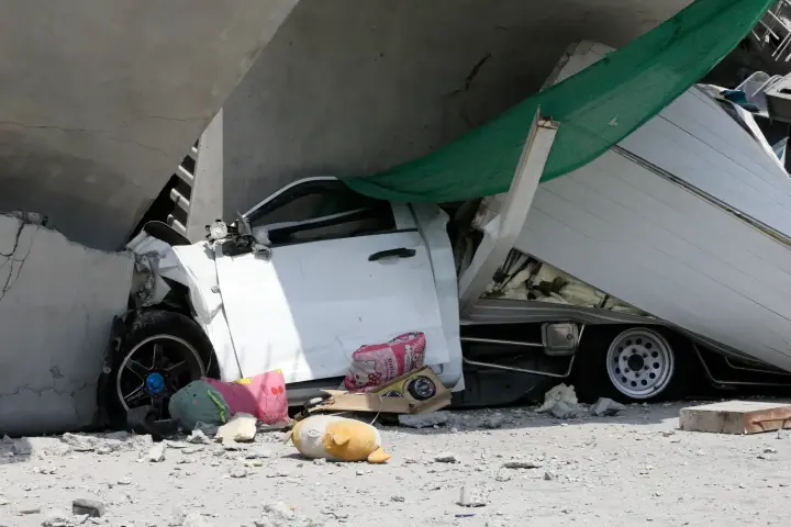 Two people died in Thailand due to another crane collapse that crushed cars