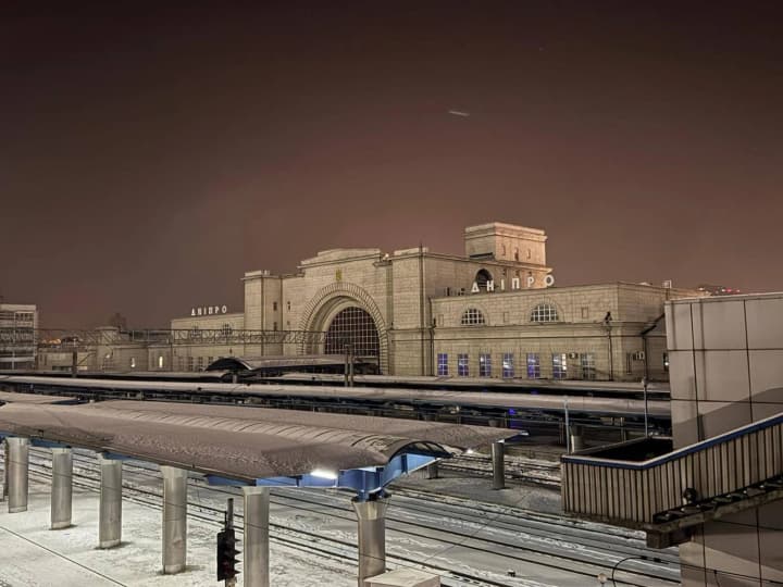 На вокзалах у Львові, Дніпрі, Одесі, Києві та Харкові приглушили зовнішнє освітлення