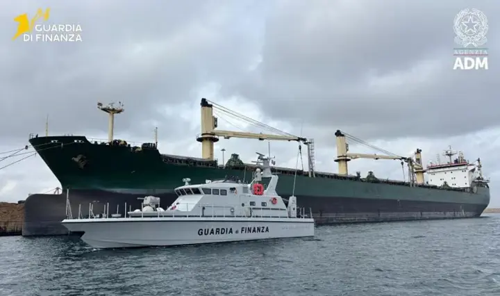 Італія затримала судно з чорним металом з росії, що порушувало санкції