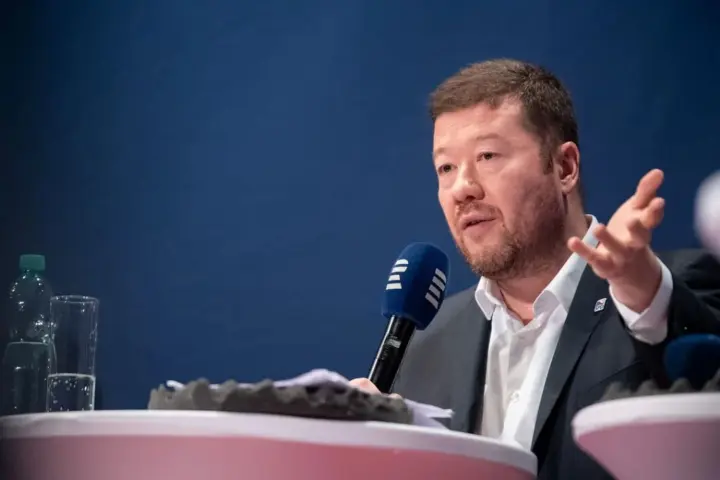 Чехия не будет продавать Украине легкие боевые самолеты - спикер парламента