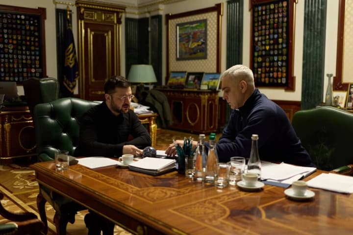 Зеленский заявил о взятии в плен россиянина, виновного в расстреле украинских военнопленных на Курщине