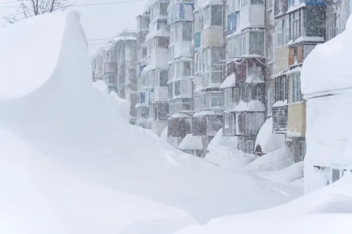 Найсильніші за 60 років потужні снігопади та арктичний холод паралізували рух в Азії
