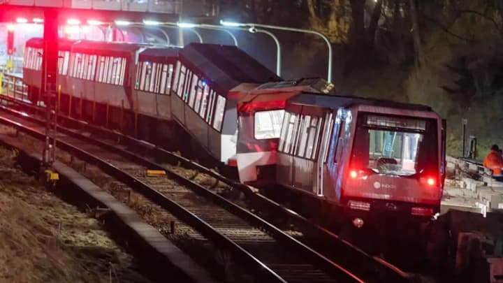 Поїзд метро зійшов з рейок у Гамбурзі: пошкоджено зустрічний потяг зі 172 пасажирами