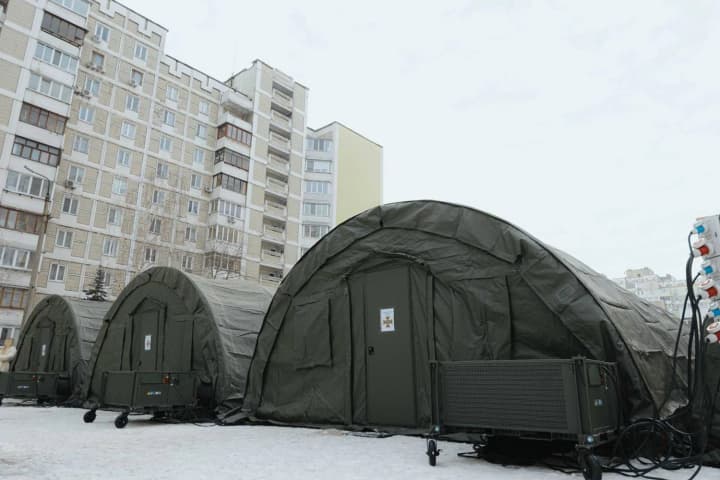 Tent camps set up in Kyiv's Troieshchyna due to lack of heating and electricity