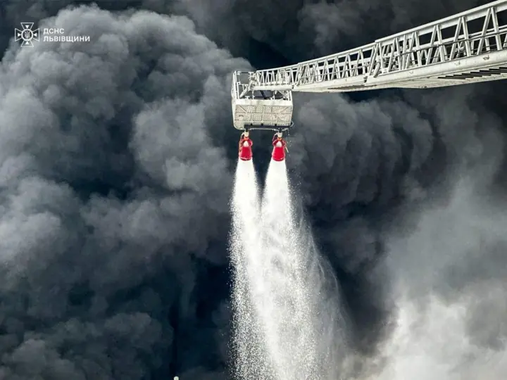 "If you need to go outside - use a mask": in one of the districts of Lviv region, carbon monoxide levels exceeded after a Russian attack