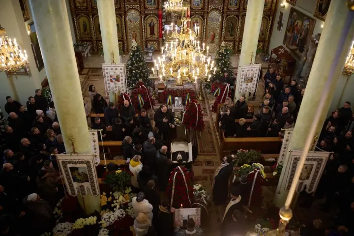 Керівництво ВР та нардепи попрощались із Орестом Салахаою, який загинув у ДТП