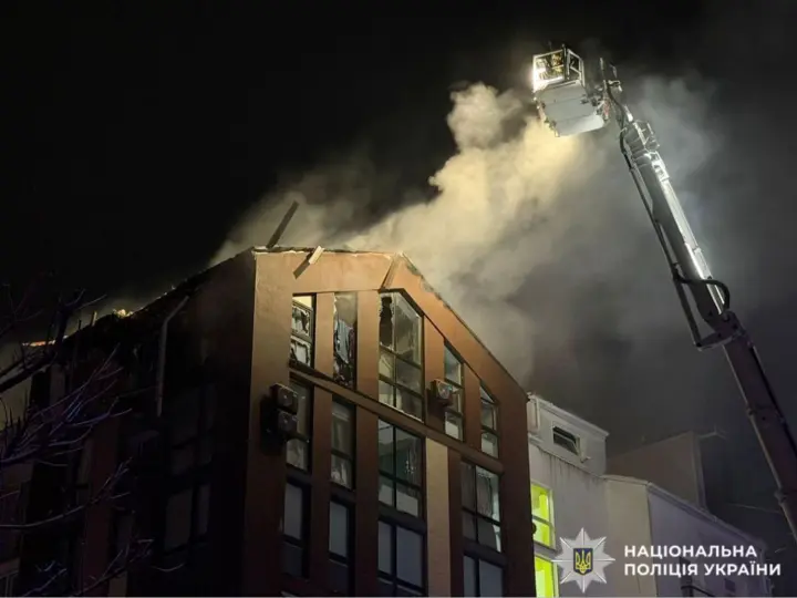 Трагічна ніч на Київщині: 4-річну дитину винесли з охопленої вогнем квартири, а мати з чоловіком загинули через атаку рф