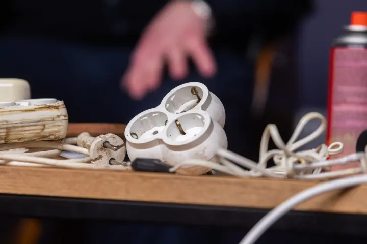 Тройники, павербанки, газовые баллоны: ГСЧС предупредила о самых опасных приборах во время блэкаутов