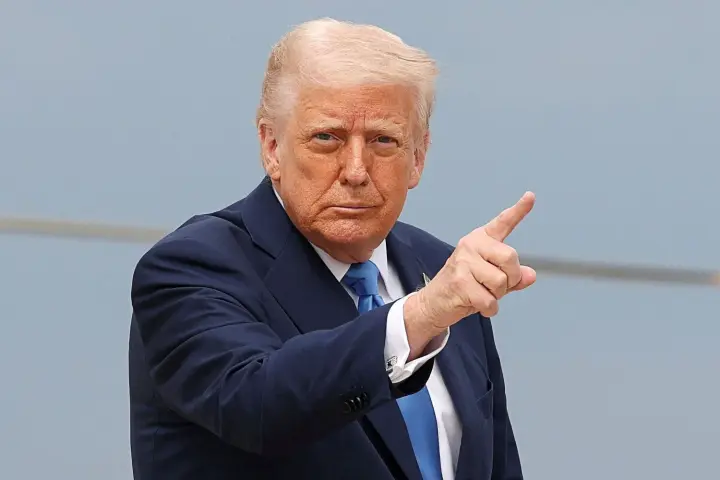 Дональд Трамп погрожує Канаді 50% митом на авіатехніку