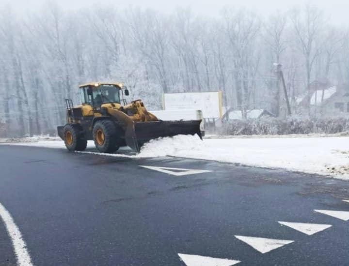 На Сумщині обмежили рух вантажівок через негоду: що треба знати водіям