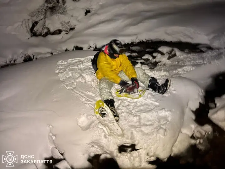 Lost their bearings and couldn't return on their own: two snowboarders got lost in Zakarpattia