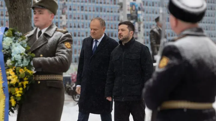 Зеленський зустрівся з Туском: вшанували пам'ять загиблих українських захисників