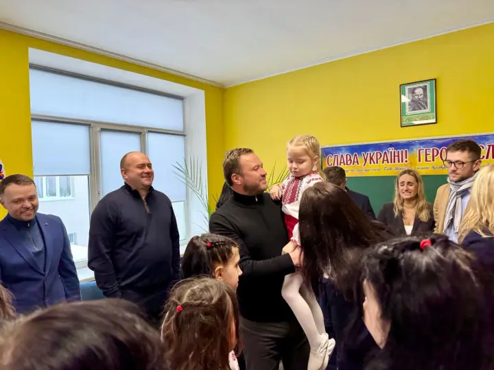 Глава МЗС Естонії прибув до України