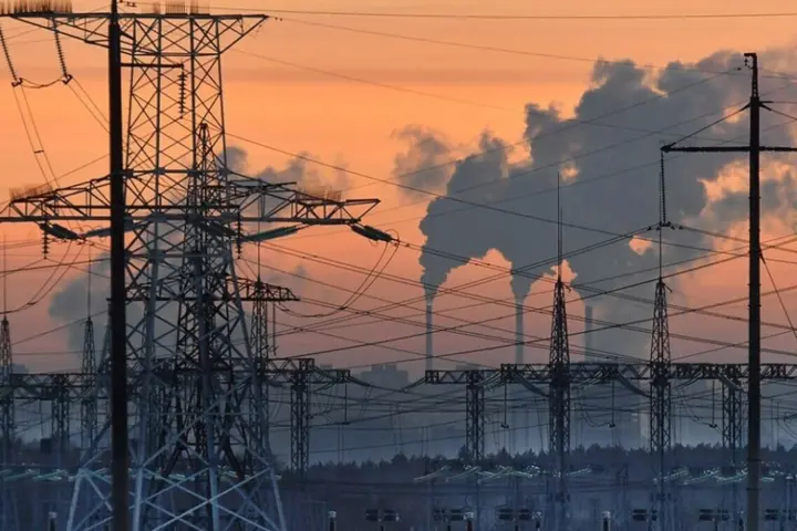 Обстріли та негода спричинили знеструмлення у восьми областях та аварійні відключення – Міненерго