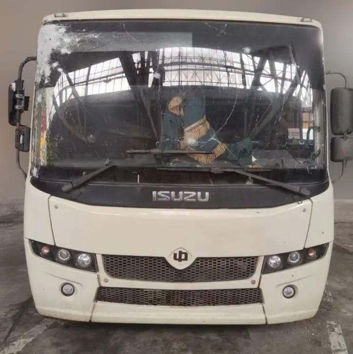 Дрон рф атакував маршрутку у Херсоні: водій отримав мінно-вибухову травму