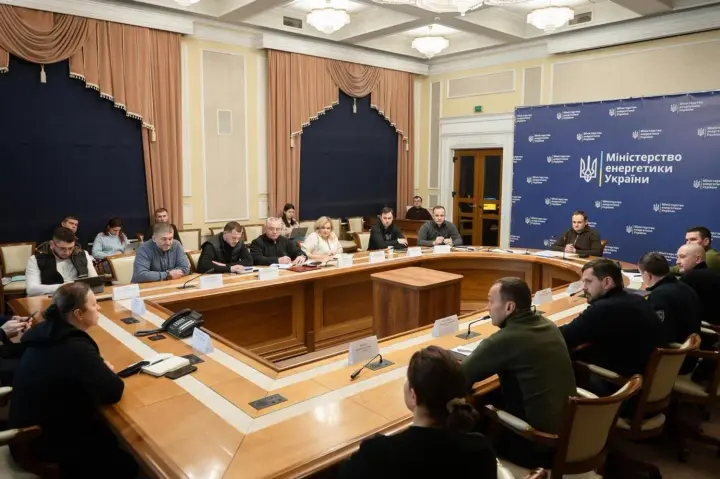Енергосистема на межі: у Києві та області розгортають додаткові пункти підтримки через критичний дефіцит світла – Міненерго