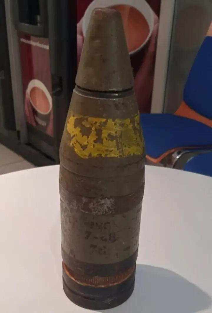 У Празі жінка принесла протитанкову ракету до поліцейського відділку 