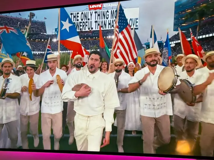 Bad Bunny виступив на Супербоулі, Трамп назвав шоу "ляпасом країні"
