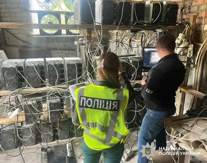 Понад 9 млн грн збитків електропостачальній компанії: на Житомирщині викрито підпільні майнінг-ферми у двох районах області 
