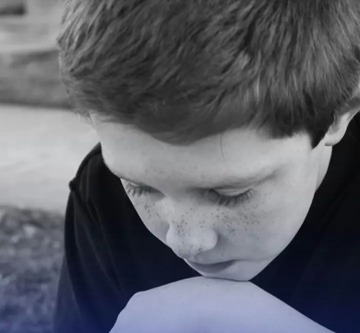 У Києві мати покинула дитину в тяжкому стані, залишивши без їжі води та зв’язку