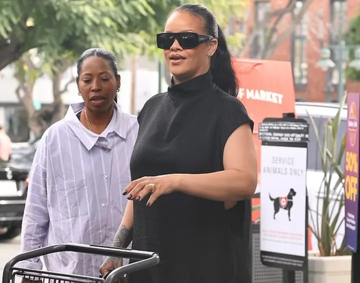 Рианна с кольцом на пальце подогревает слухи о помолвке