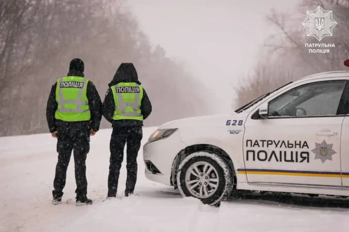 В Україні на тлі негоди вже 377 ДТП, по країні є короткочасні ускладнення руху