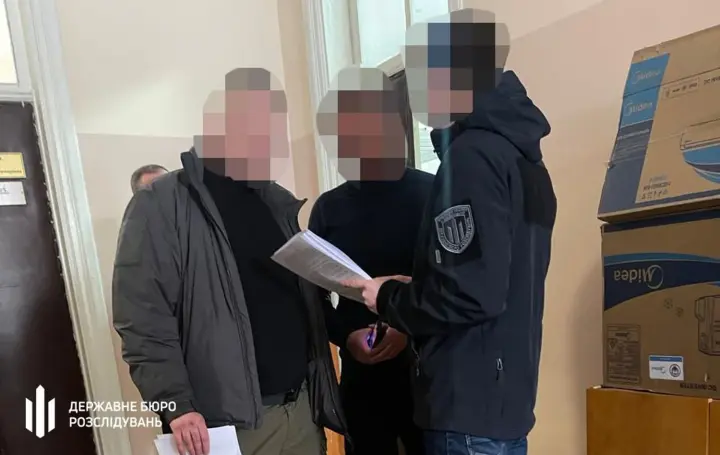 Law enforcement officer in Khmelnytskyi charged with assault after beating a man during a TCR check