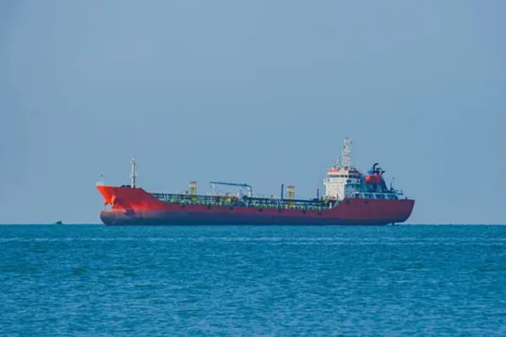 російський танкер прямує до Куби в обхід санкцій США на тлі енергетичного колапсу на острові