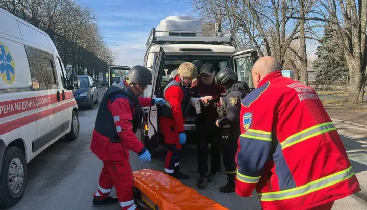 У Нікополі через обстріл рф постраждав 77-річний чоловік, пошкоджено будівлі