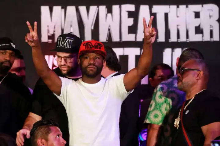 Mayweather announced his return to boxing after a nine-year break – first fight with Tyson