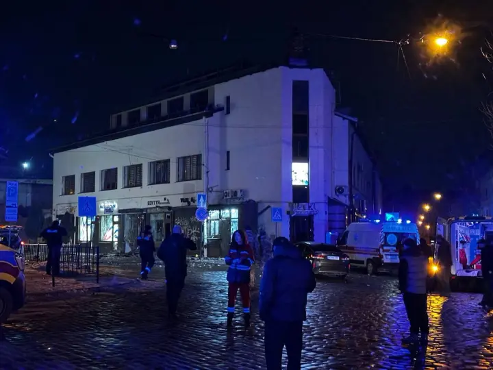 У центрі Львова пролунали вибухи, свідки повідомляють про постраждалих