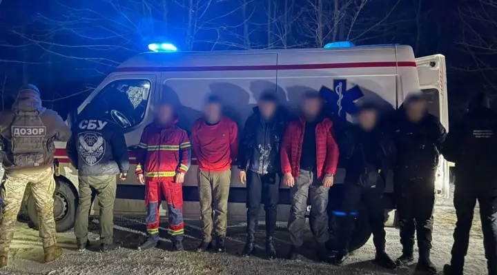 Ціна питання - 60 тис. доларів. На Буковині затримали "швидку" з ухилянтами