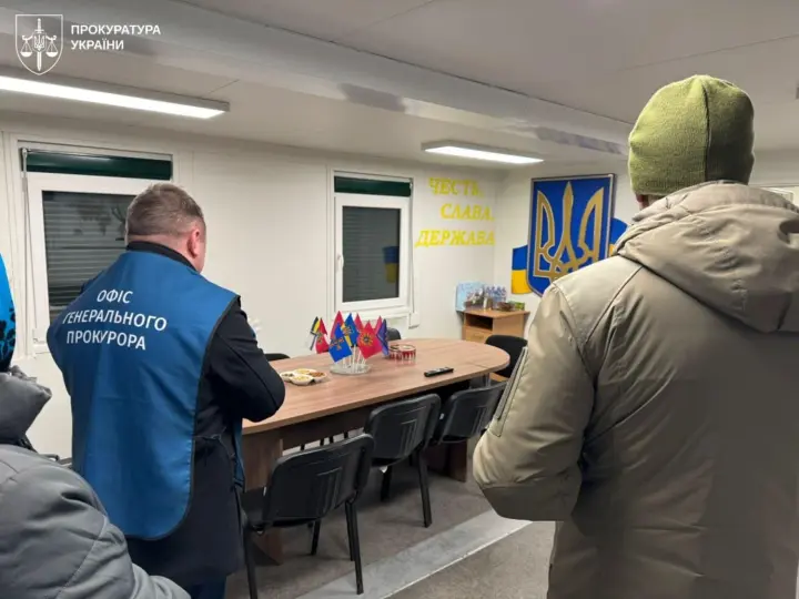 Командувача логістики ПС ЗСУ і начальника одного з обласних СБУ затримали за корупцію, вилучено 320 тис. дол. - Генпрокурор Кравченко