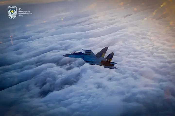 На фронте произошло 120 боевых столкновений, враг активно действует на трех направлениях - Генштаб