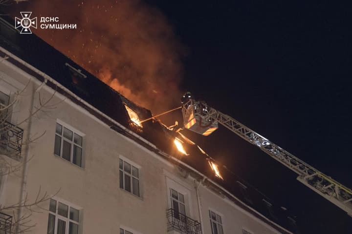 росіяни атакували готель у Сумах, повторно вдарили під час гасіння пожежі