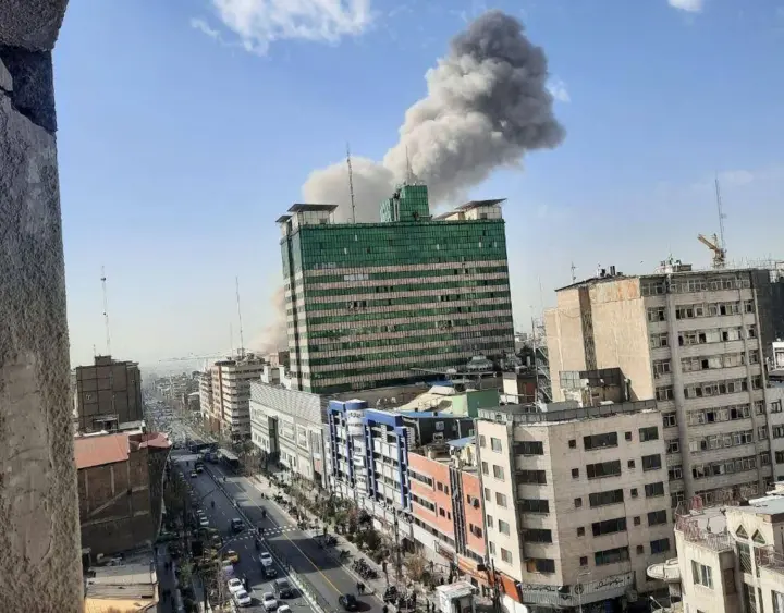 В Тегеране прогремели взрывы – Израиль объявил чрезвычайное положение