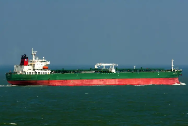 Нафтовий танкер атаковано в Оманській затоці, загинув член екіпажу