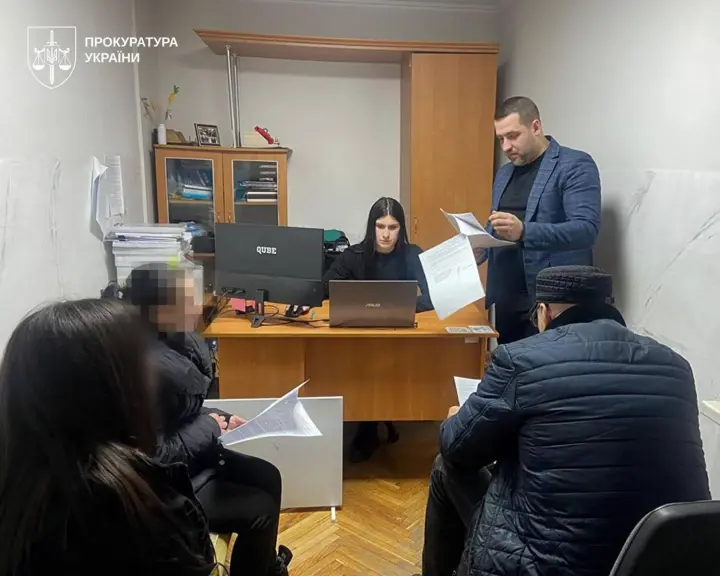 На Прикарпатье 18-летнюю мать подозревают в избиении до смерти семимесячного сына