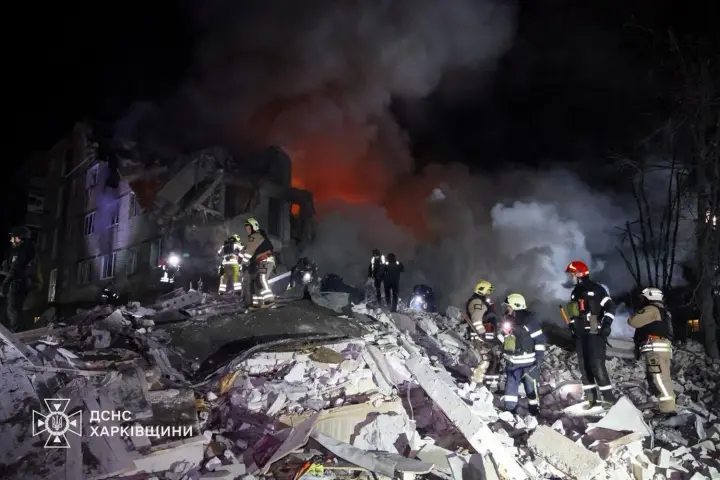 Спасатели обнаружили погибшего под завалами жилого дома в Харькове