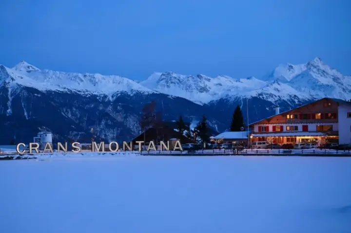 Мер міста Кран-Монтана став офіційним підозрюваним у справі про смертельну пожежу у гірськолижному барі