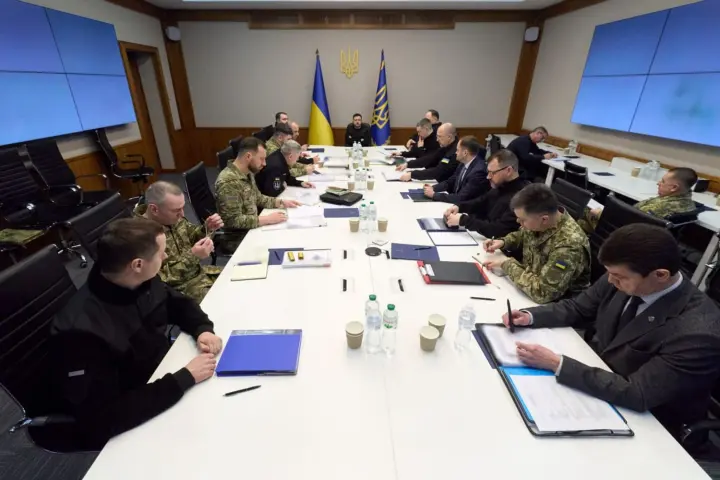 Зеленський обговорив на Ставці запити на допомогу у протидії "шахедам" і подібному - уже є 11 звернень від сусідів Ірану, з Європи та Америки