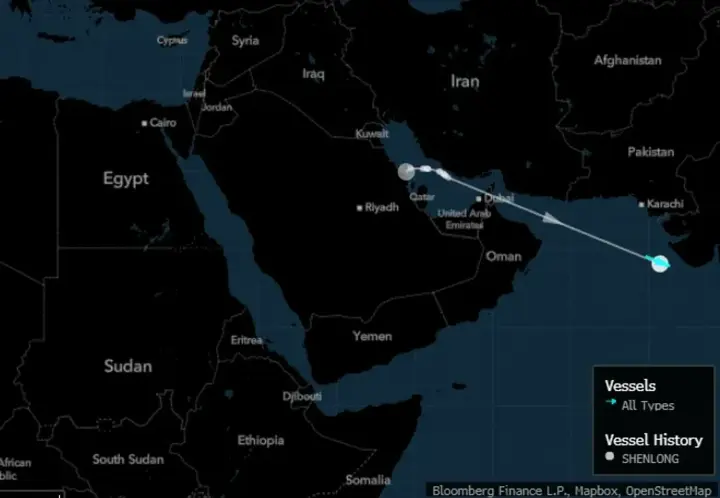Tanker with a million barrels of oil breaks through the Strait of Hormuz "blockade"
