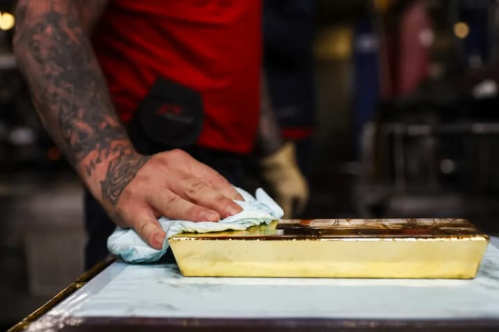 Gold prices stabilize amid conflicting US statements on Iran