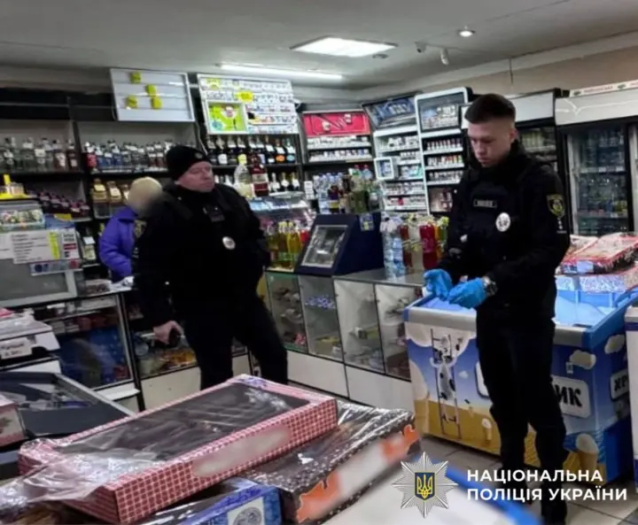 Під Києвом чоловік влаштував стрілянину в магазині, цілив у полиці з алкоголем